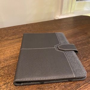 NWT Tablet Case 💕Bundle 3 items for $20💕